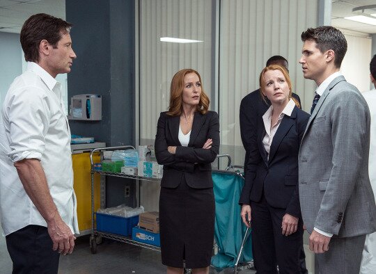 THE X-FILES: L-R: David Duchovny, Gillian Anderson, guest star Lauren Ambrose and guest star Robbie Amell in the "Babylon" episode of THE X-FILES airing Monday, Feb. 15 (8:00-9:00 PM ET/PT) on FOX. ©2016 Fox Broadcasting Co. Cr: Ed Araquel/FOX